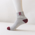 Großhandel Baumwolle T-Form Mode Baumwolle Hohe Qualität Herbst und Winter Herren Casual Tube Socken